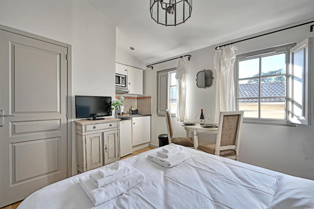 Au Coeur Des Papes, Dans Batisse De Charme Studios & Appartements En Coeur De Ville อาวีญง ภายนอก รูปภาพ