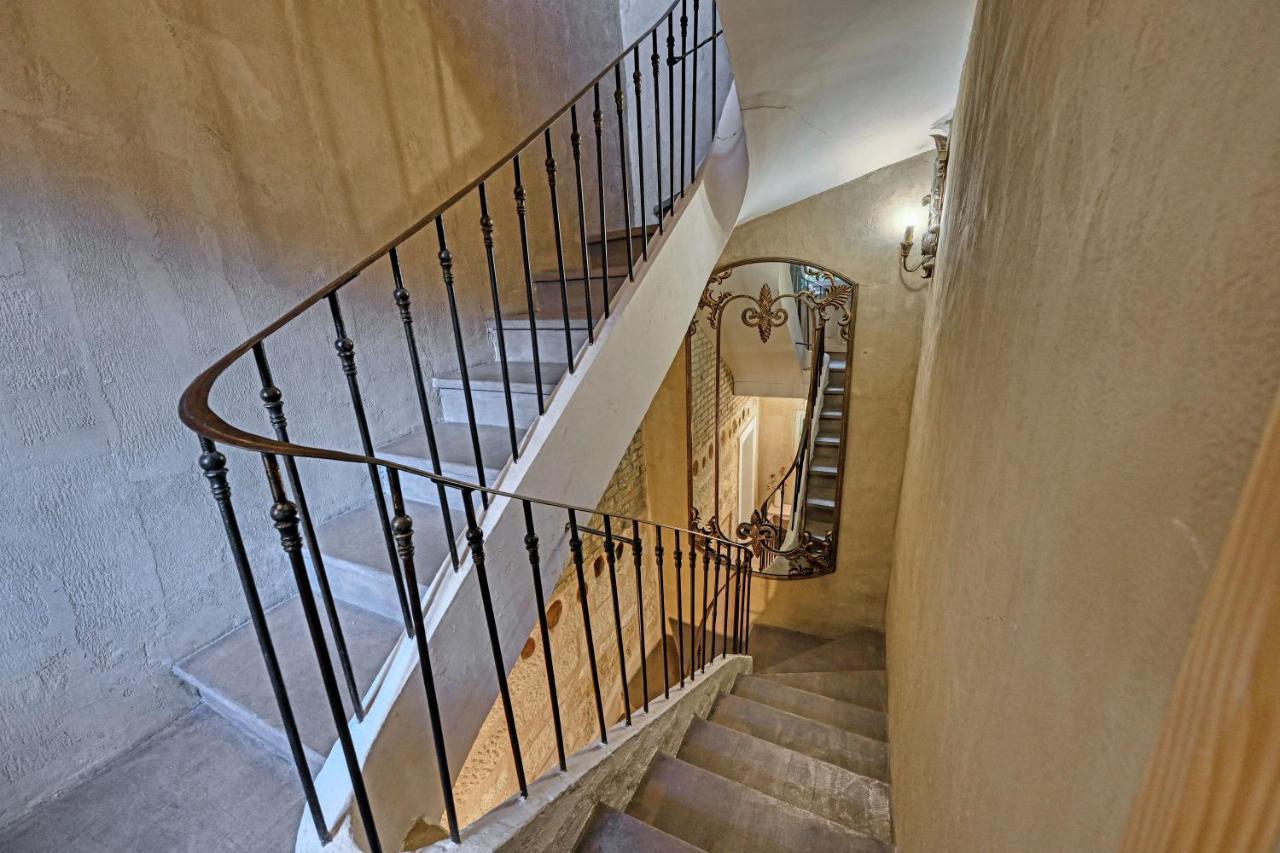 Au Coeur Des Papes, Dans Batisse De Charme Studios & Appartements En Coeur De Ville อาวีญง ภายนอก รูปภาพ