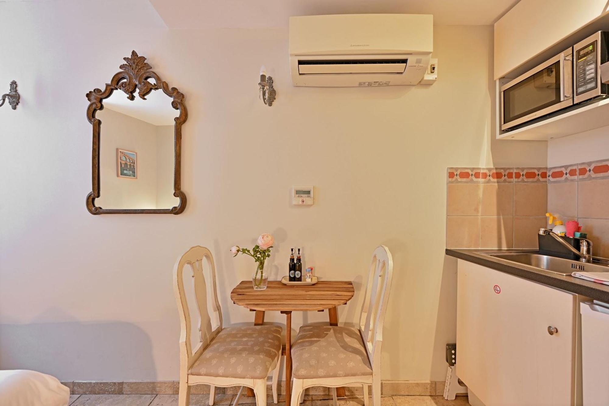 Au Coeur Des Papes, Dans Batisse De Charme Studios & Appartements En Coeur De Ville อาวีญง ภายนอก รูปภาพ