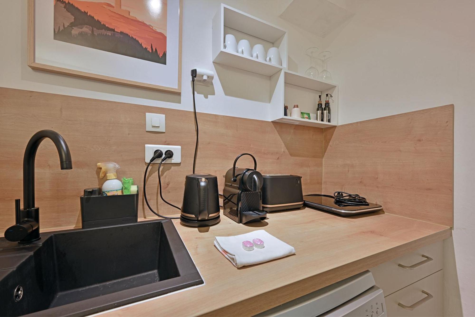 Au Coeur Des Papes, Dans Batisse De Charme Studios & Appartements En Coeur De Ville อาวีญง ภายนอก รูปภาพ