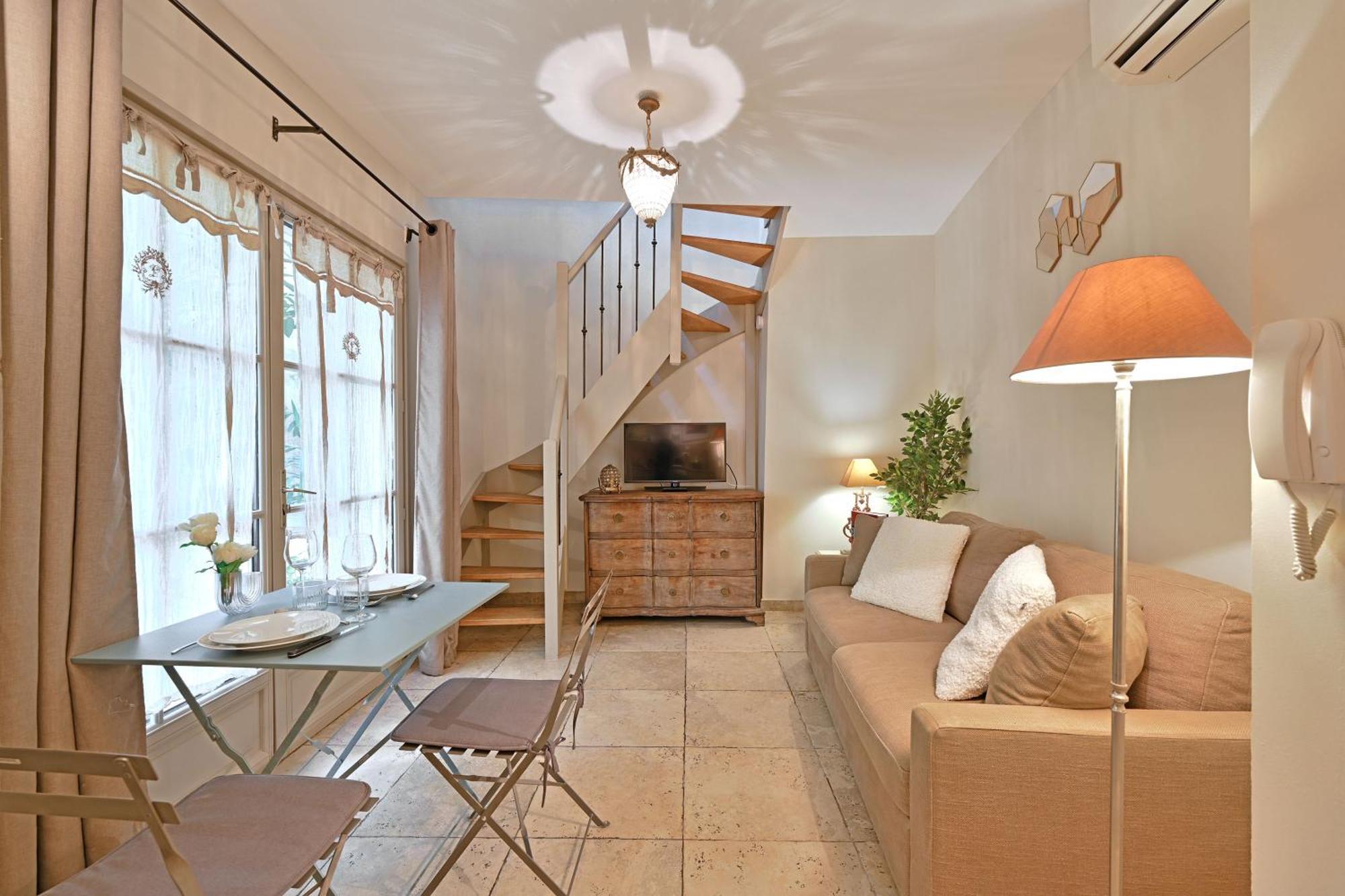 Au Coeur Des Papes, Dans Batisse De Charme Studios & Appartements En Coeur De Ville อาวีญง ภายนอก รูปภาพ
