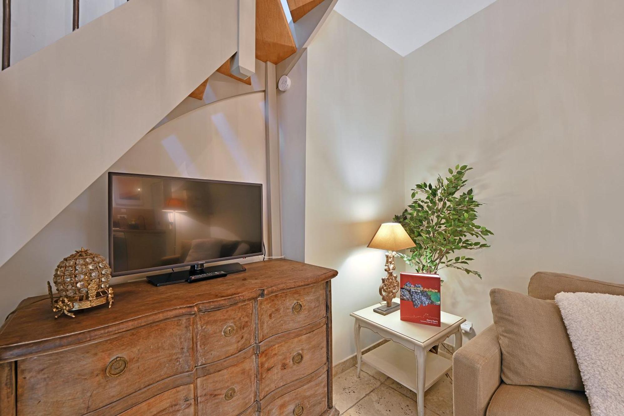 Au Coeur Des Papes, Dans Batisse De Charme Studios & Appartements En Coeur De Ville อาวีญง ภายนอก รูปภาพ