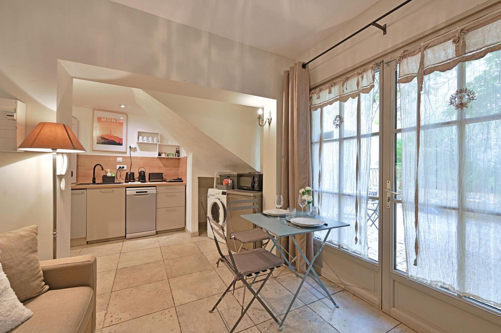 Au Coeur Des Papes, Dans Batisse De Charme Studios & Appartements En Coeur De Ville อาวีญง ภายนอก รูปภาพ