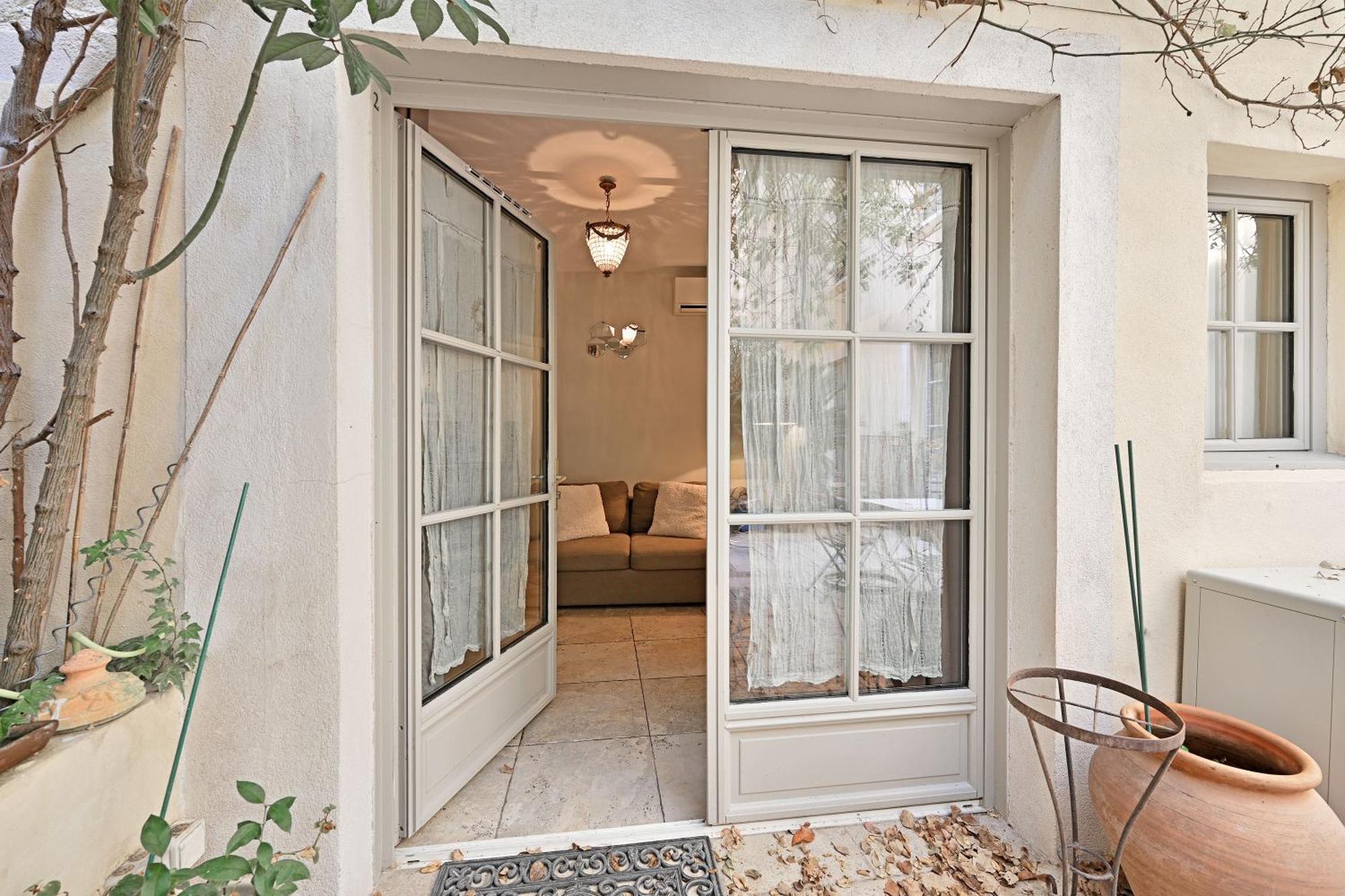 Au Coeur Des Papes, Dans Batisse De Charme Studios & Appartements En Coeur De Ville อาวีญง ภายนอก รูปภาพ
